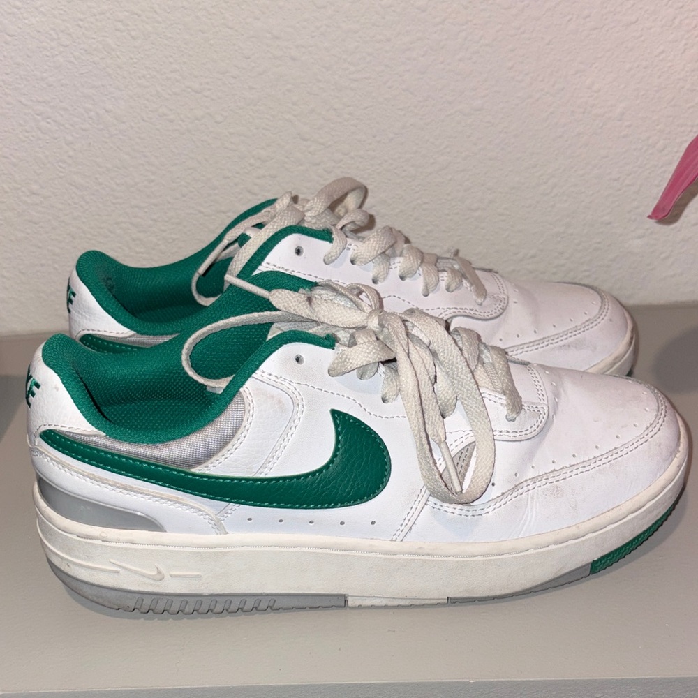 Nike White and Green Sneakers